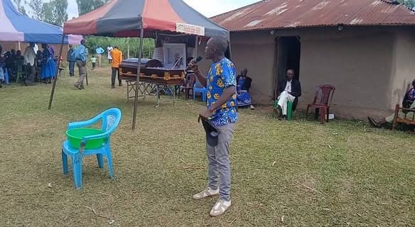 Hon Jeph Onyango joined the family, friends, and residents of Saramba in mourning the late Mr. Opondo during his funeral service